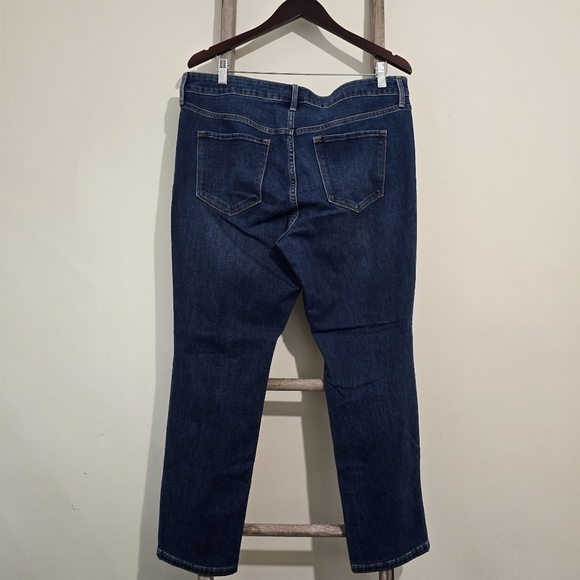 ⭐️40% Off⭐️ Old Navy Mid-Rise Power Straight Jeans - Picture 9 of 16